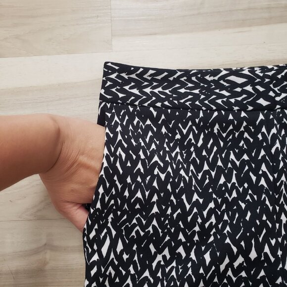 Express Geometric Printed Straight Leg Ankle Trouser Pants Black & White Size 2R - Picture 4 of 11
